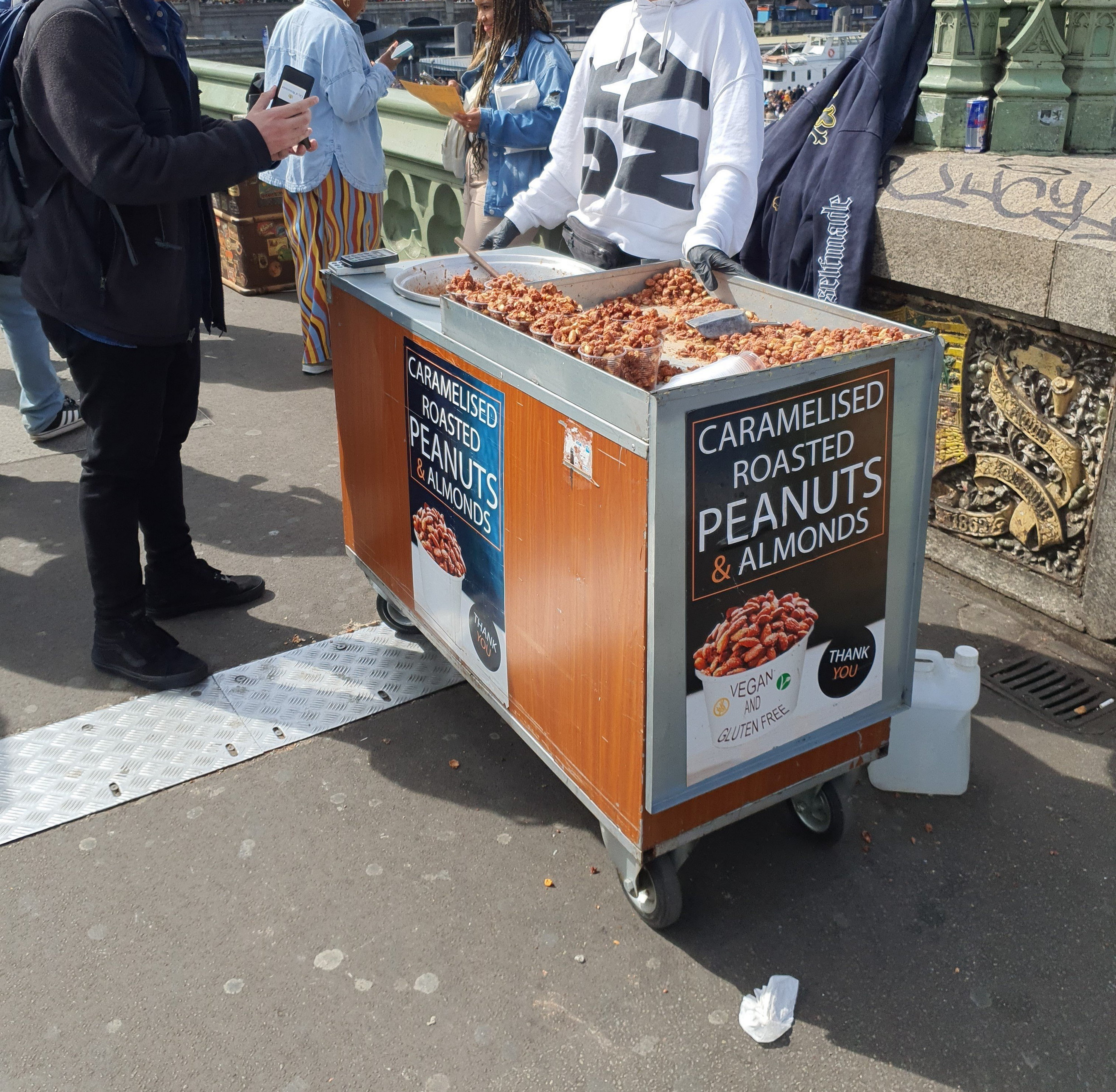 Même un stand de vente de cacahuètes a été saisi