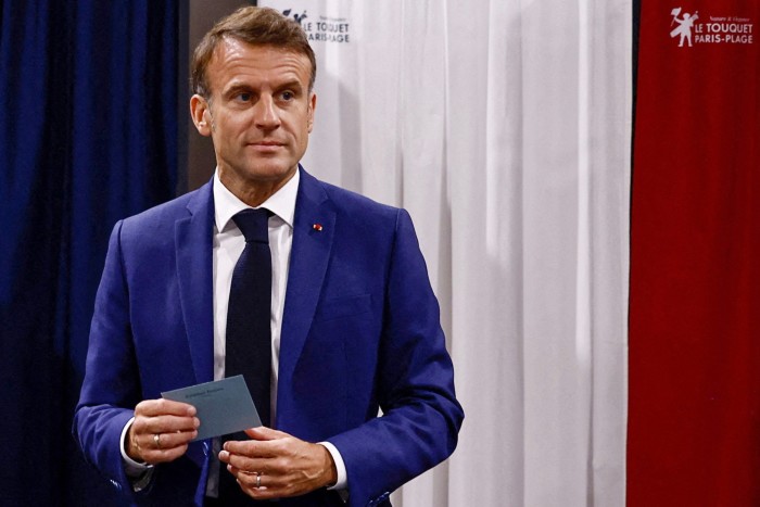 Emmanuel Macron aux urnes