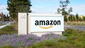 Logo Amazon devant le siège social