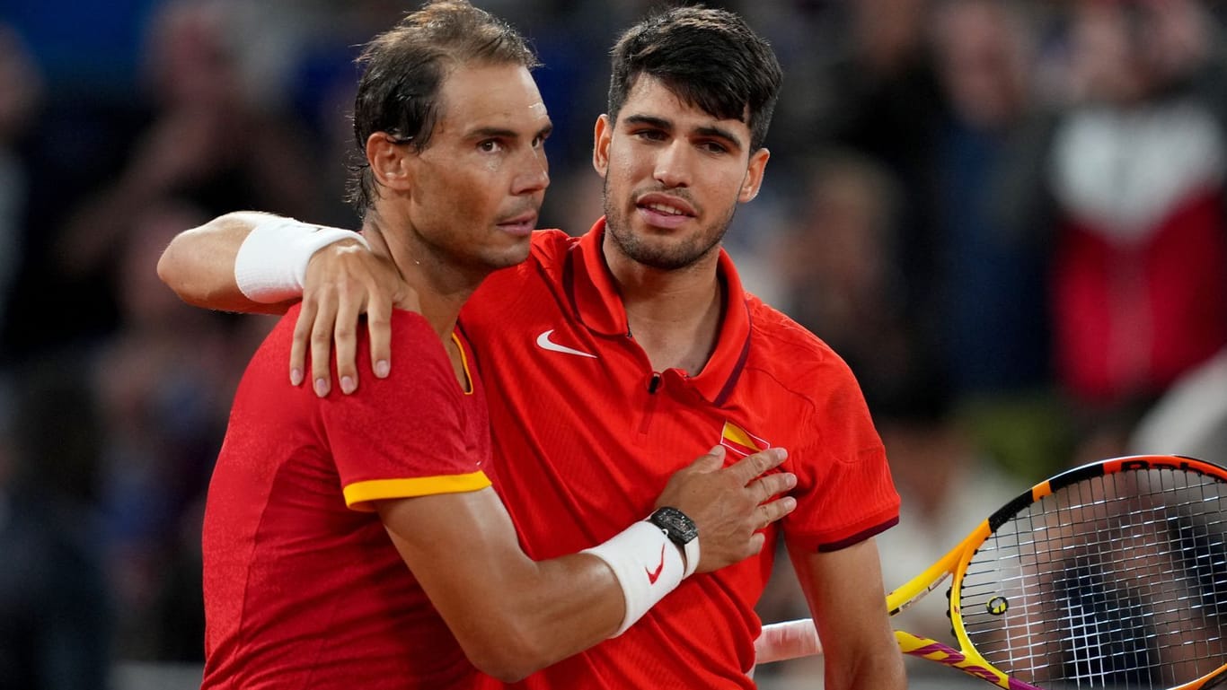 Premier tour maîtrisé : Rafael Nadal (à gauche) et Carlos Alcaraz.