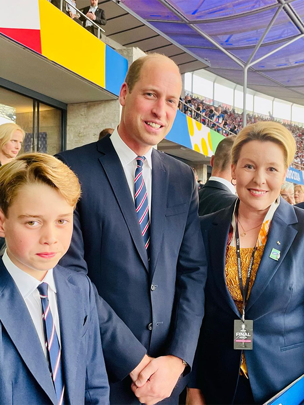 Franziska Giffey a partagé cette photo sur son compte Instagram : Prince George (10 ans) et son père Prince William (43 ans) lors de la finale du Championnat d'Europe à Berlin