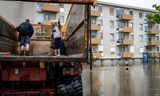 Inondations dans le centre de Valkenburg aan de Geul en raison de fortes pluies et du débordement de la rivière Geul.  Les vacanciers bloqués sont évacués.