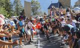 Le Britannique Tom Pidcock sur la montagne « hollandaise » de l'Alpe d'Huez lors du Tour de France en 2022