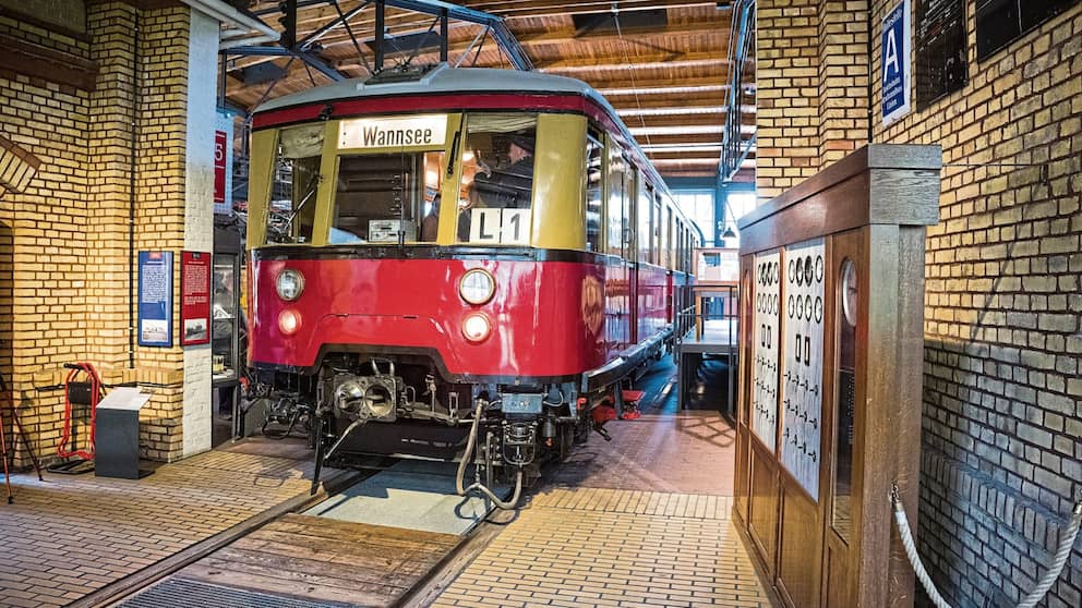 Une voiture historique du S-Bahn de Berlin se trouve également au Musée de la technologie