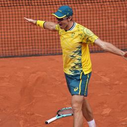 Matthew Ebden et John Peers applaudissent