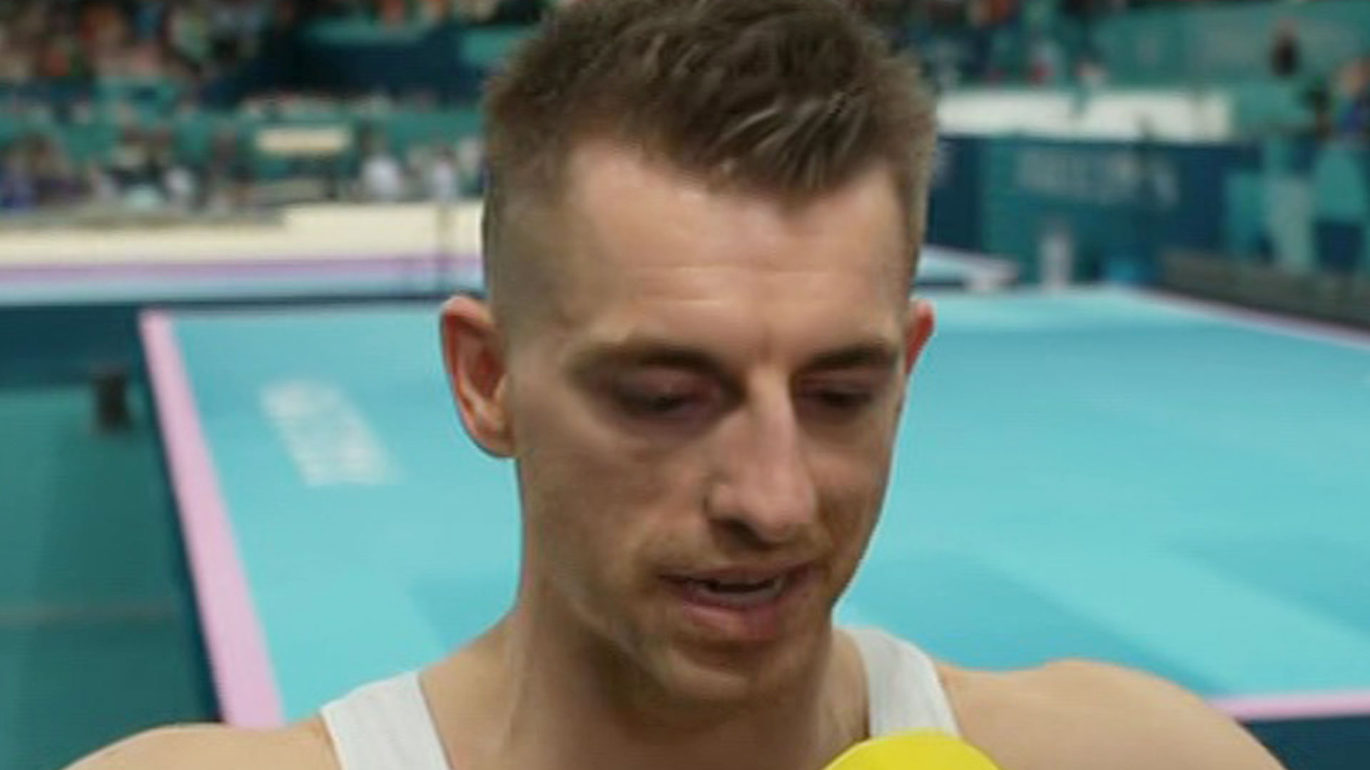 Max Whitlock, qui prend sa retraite, fond en larmes lors d’une interview émouvante en direct sur la BBC alors qu’il manque la médaille des Jeux olympiques de 2024