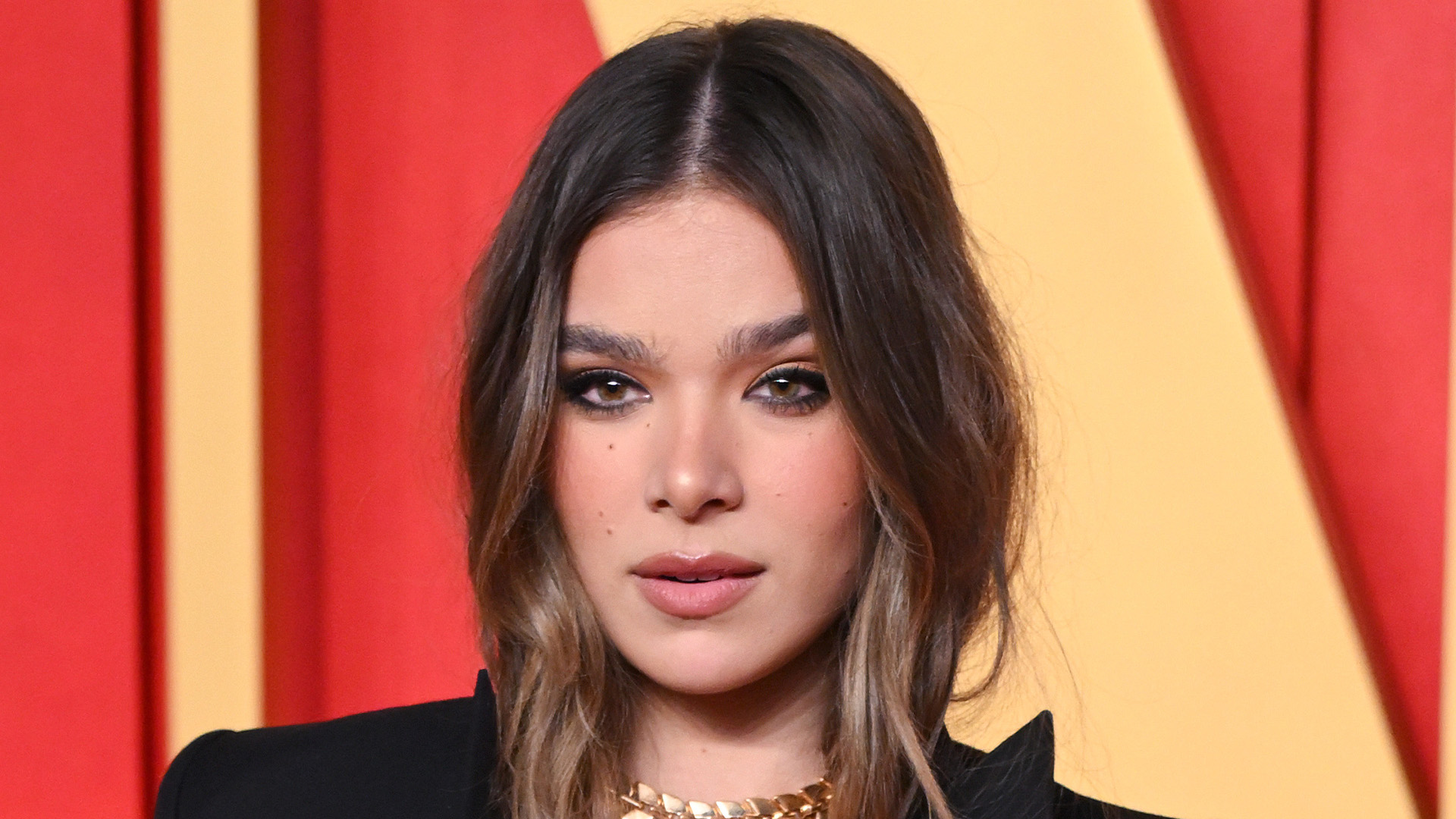 Hailee Steinfeld est « obsédée » par un mascara à 20 $ qui est « si modulable » et donne l’impression qu’elle a « appliqué des cils »