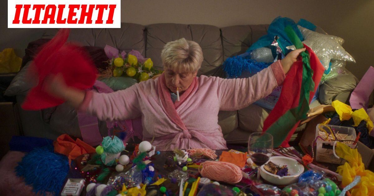 La tante caissière de 68 ans a fini par jouer le rôle principal à la télévision – Maintenant à l’affiche de la nouvelle série d’Yle