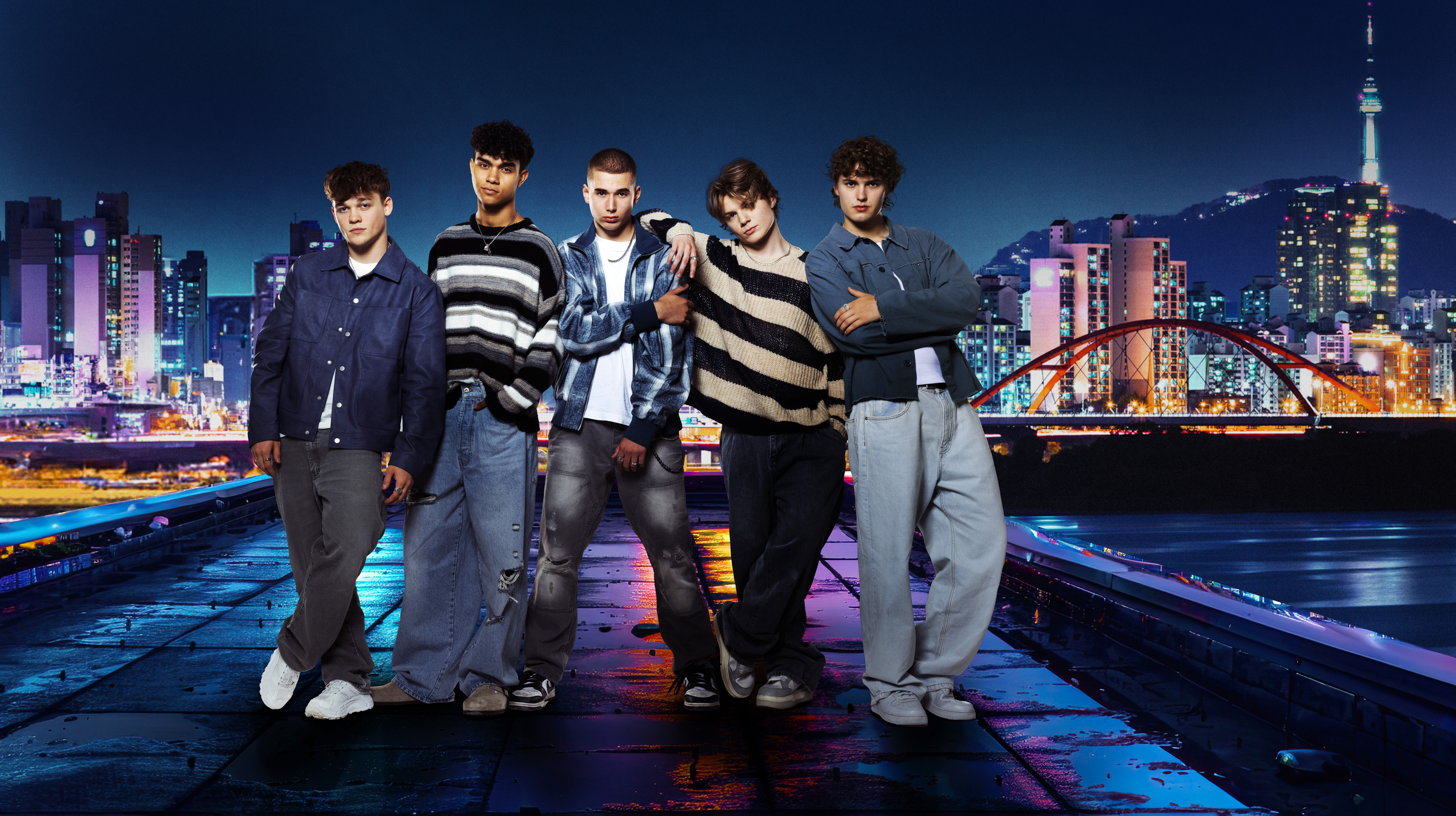 Le boys band Dear Alice, avec Reese Carter, Blaise Noon, Dexter Greenwood, James Sharp et Olly Quinn