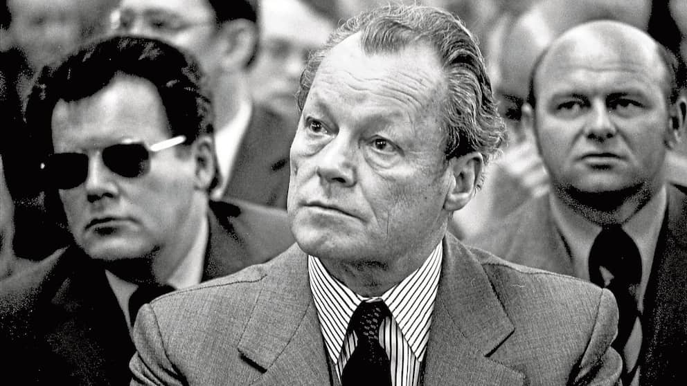 Willy Brandt (M.) fut chef du gouvernement d'une coalition social-libérale du SPD et du FDP de 1969 à 1974 et quatrième chancelier de la République fédérale d'Allemagne.