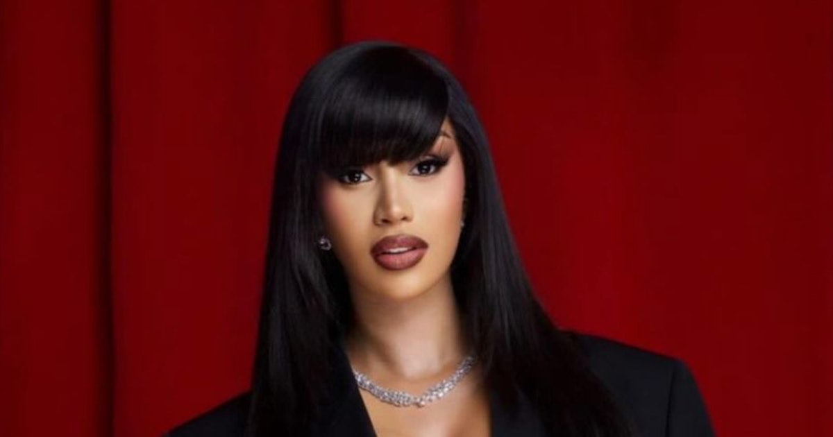 La nouvelle ère de la maternité de Cardi B a commencé avec une tenue inspirée des années 90