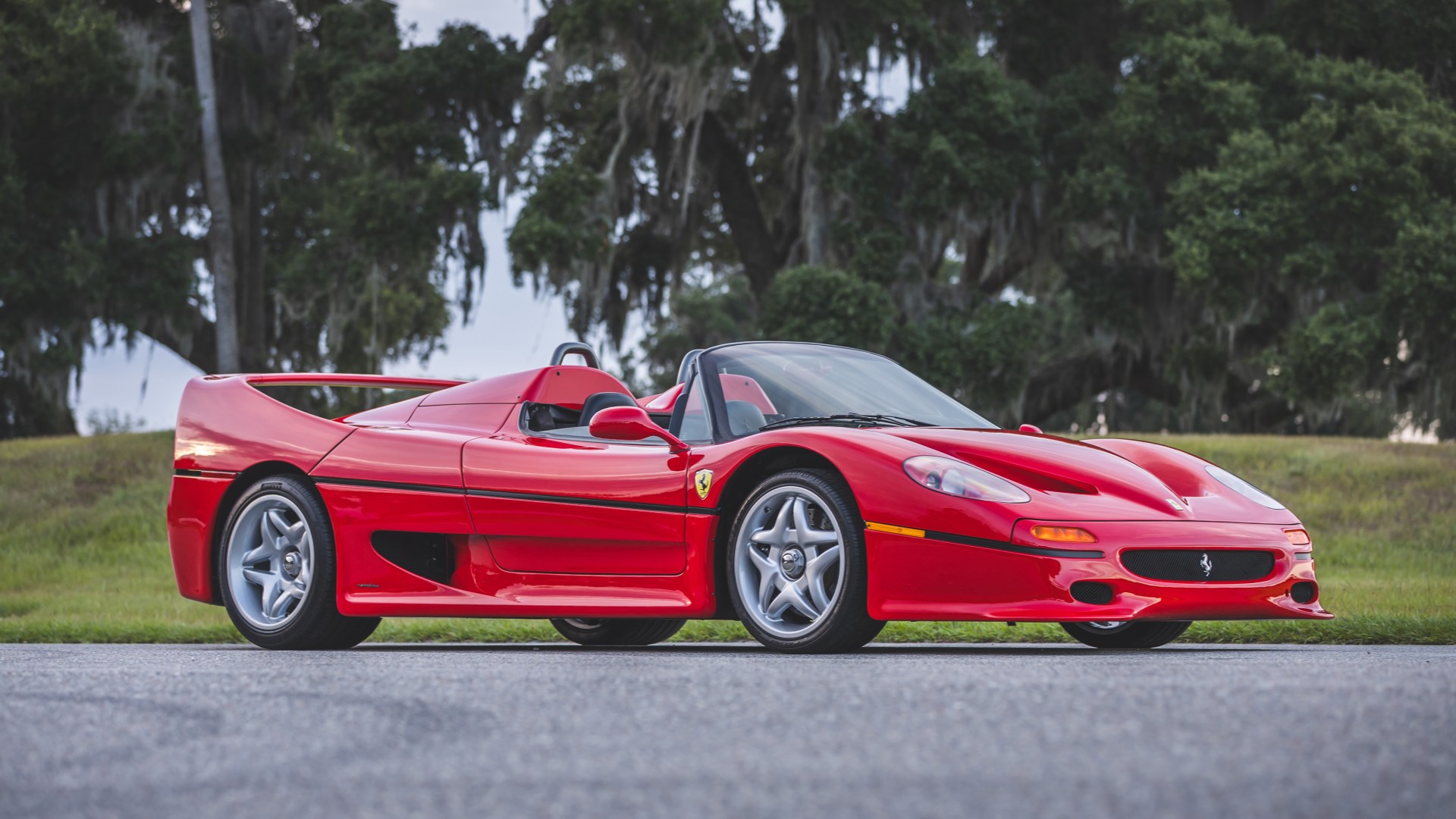 Ferrari extrêmement rare des années 90 qui a roulé moins d’UN mile par jour en vente à un prix stupéfiant