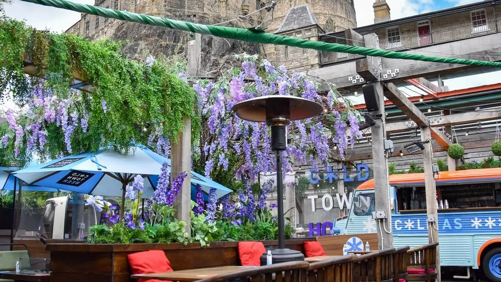 Le pub d'Édimbourg est un favori pour la vue sur le château d'Édimbourg