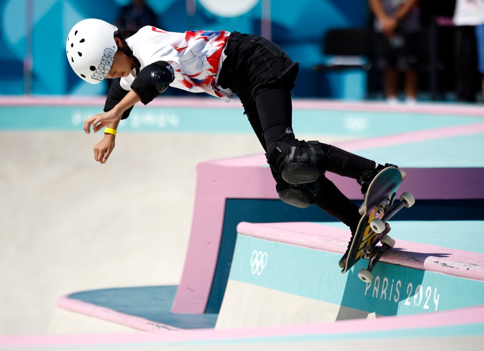 Elle a réalisé une première course impressionnante à Paris en tant que plus jeune olympienne chinoise de l'histoire