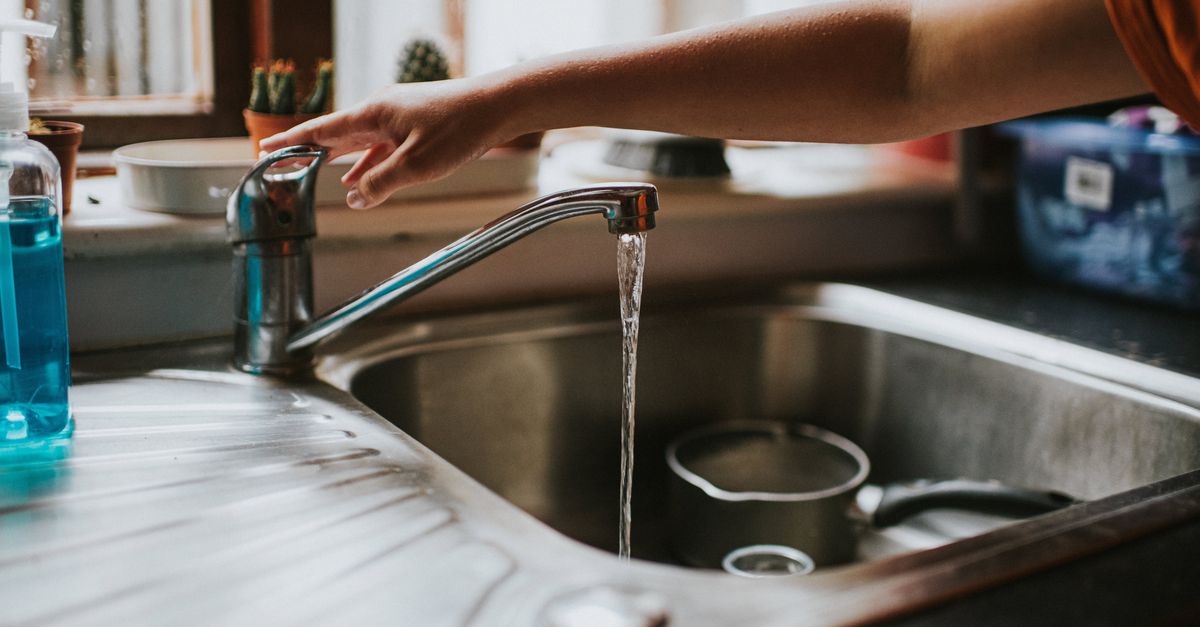 Une fois de plus, des bactéries fécales rendant l’eau du robinet imbuvable ont été découvertes, désormais dans le Brabant.