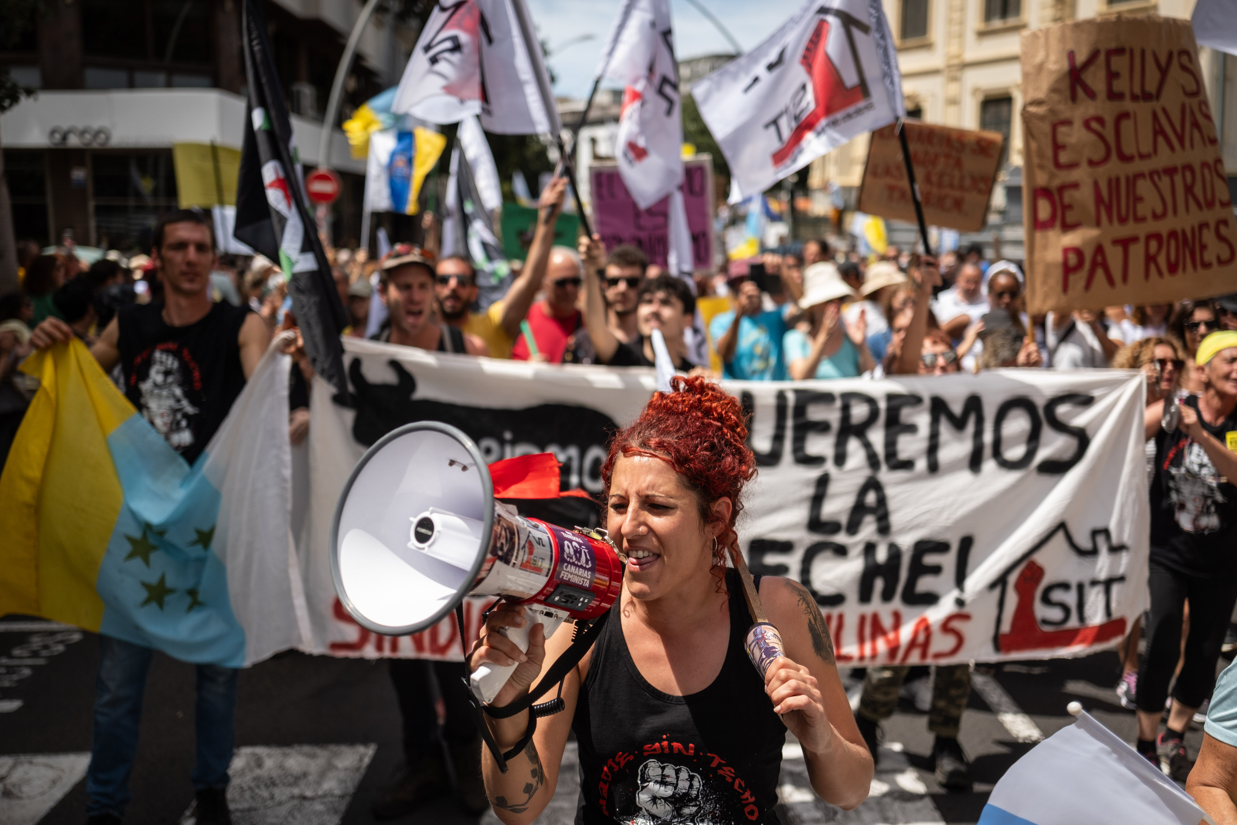 Des milliers de personnes manifestent contre la politique touristique de l'île de Tenerife, aux îles Canaries, en Espagne