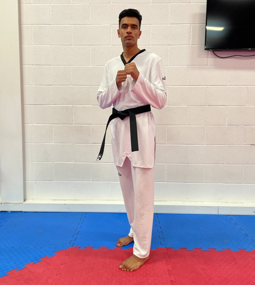 Farzad Mansouri s'entraîne dans les installations de British Taekwondo à Manchester