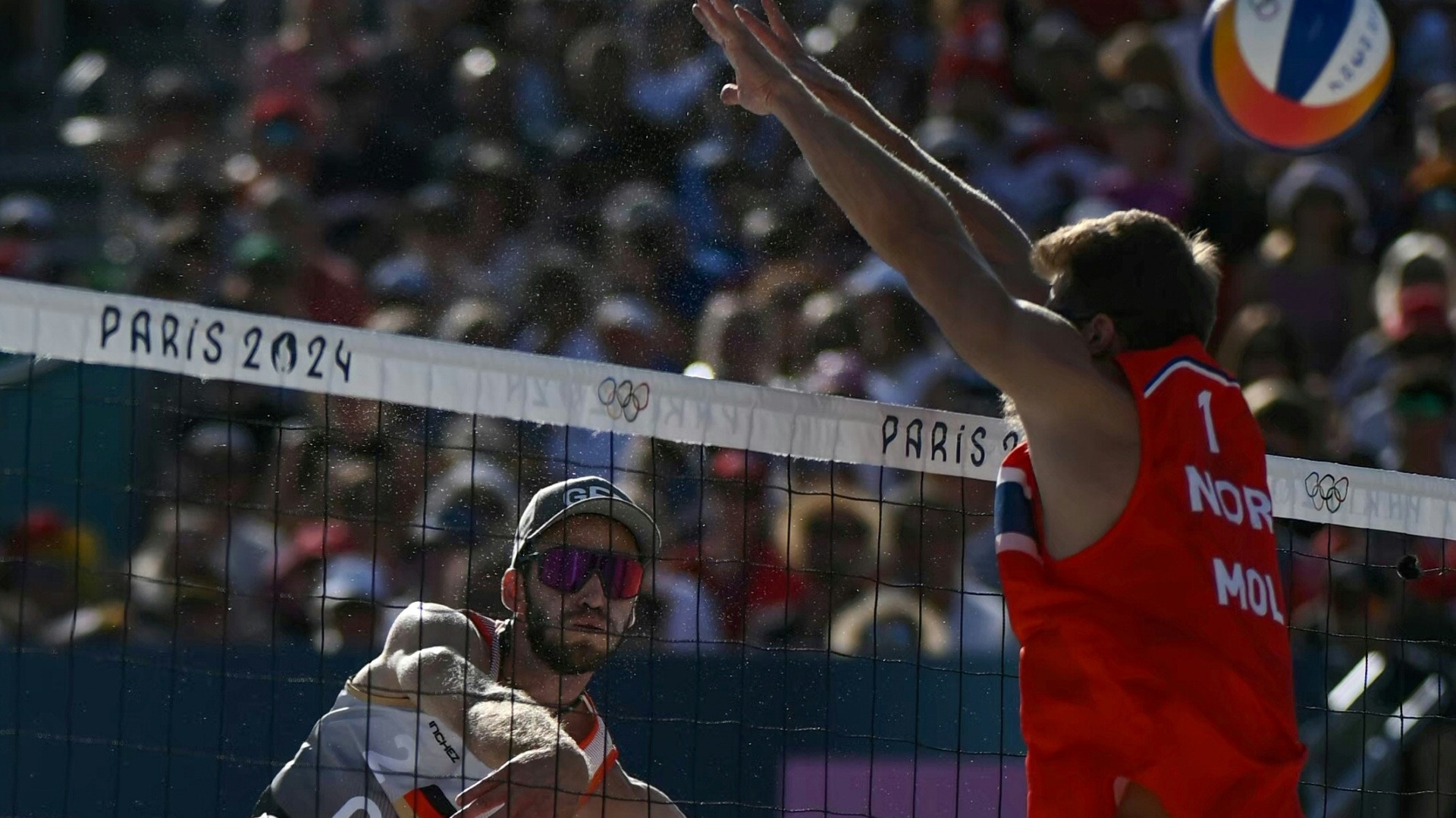 L’or en vue : le duo de plage accède à la finale