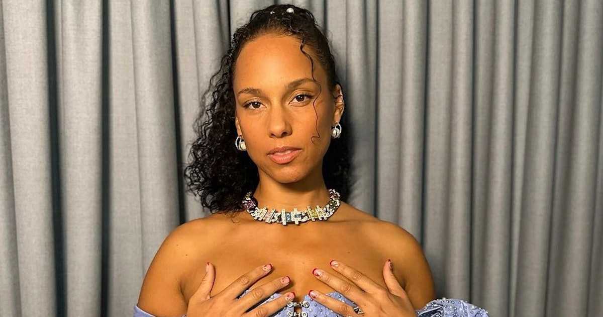 Le chignon French Curls d’Alicia Keys est un choix délicat et tendance pour le tapis rouge