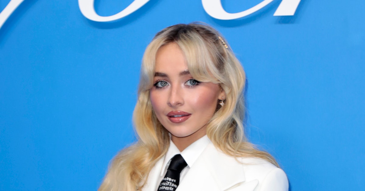 Les meilleurs looks beauté des célébrités Sabrina Carpenter, cheveux ondulés, 9 août