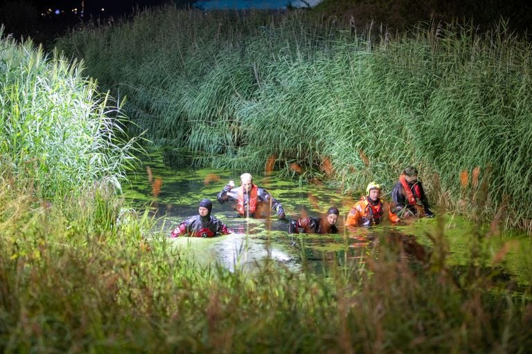 Les plongeurs des pompiers ont fouillé l'eau à la recherche d'éventuelles autres victimes, mais personne n'a été trouvé (photo : Christian Traets/SQ Vision).