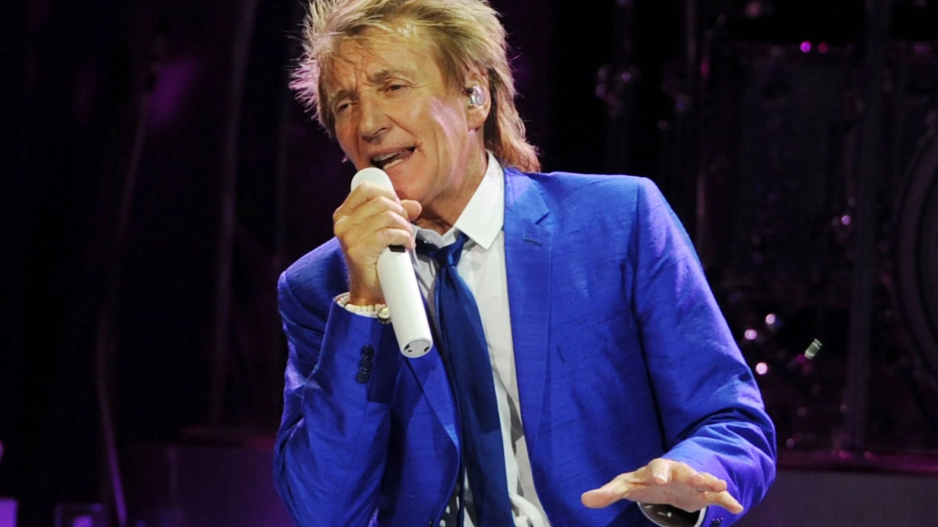 Rod Stewart contraint de reporter deux autres concerts en raison de problèmes de santé quelques heures seulement après avoir prolongé sa résidence à Las Vegas