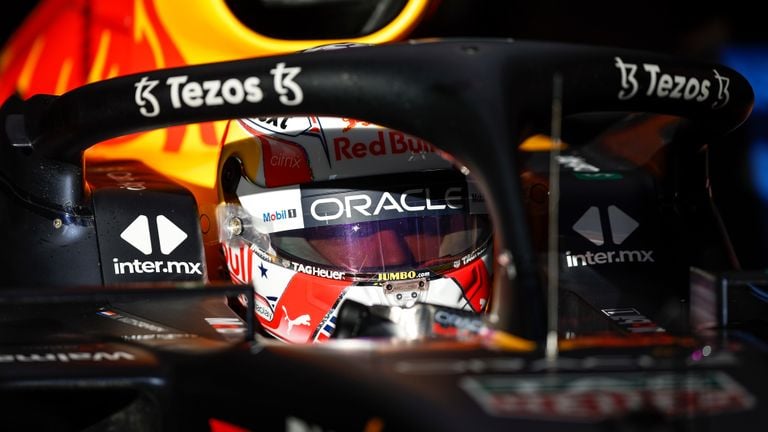 Jumbo est toujours sur le casque de Max Verstappen (photo : Orange Pictures).