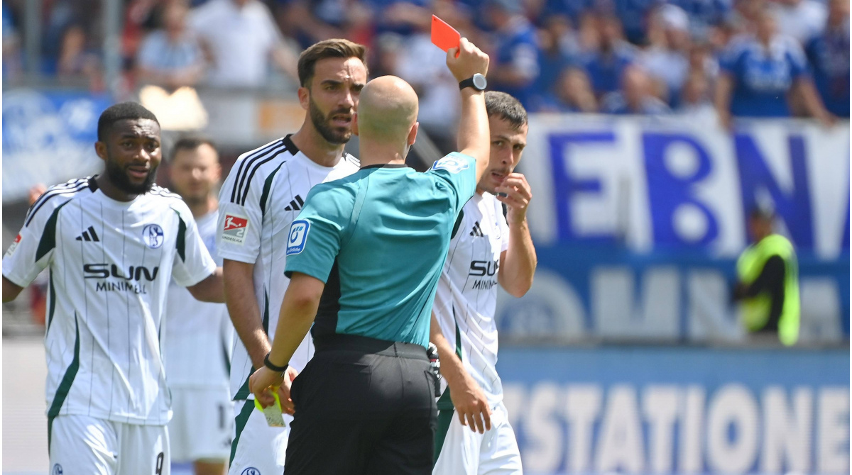 Schalke proteste contre l’expulsion de Ron Schallenberg