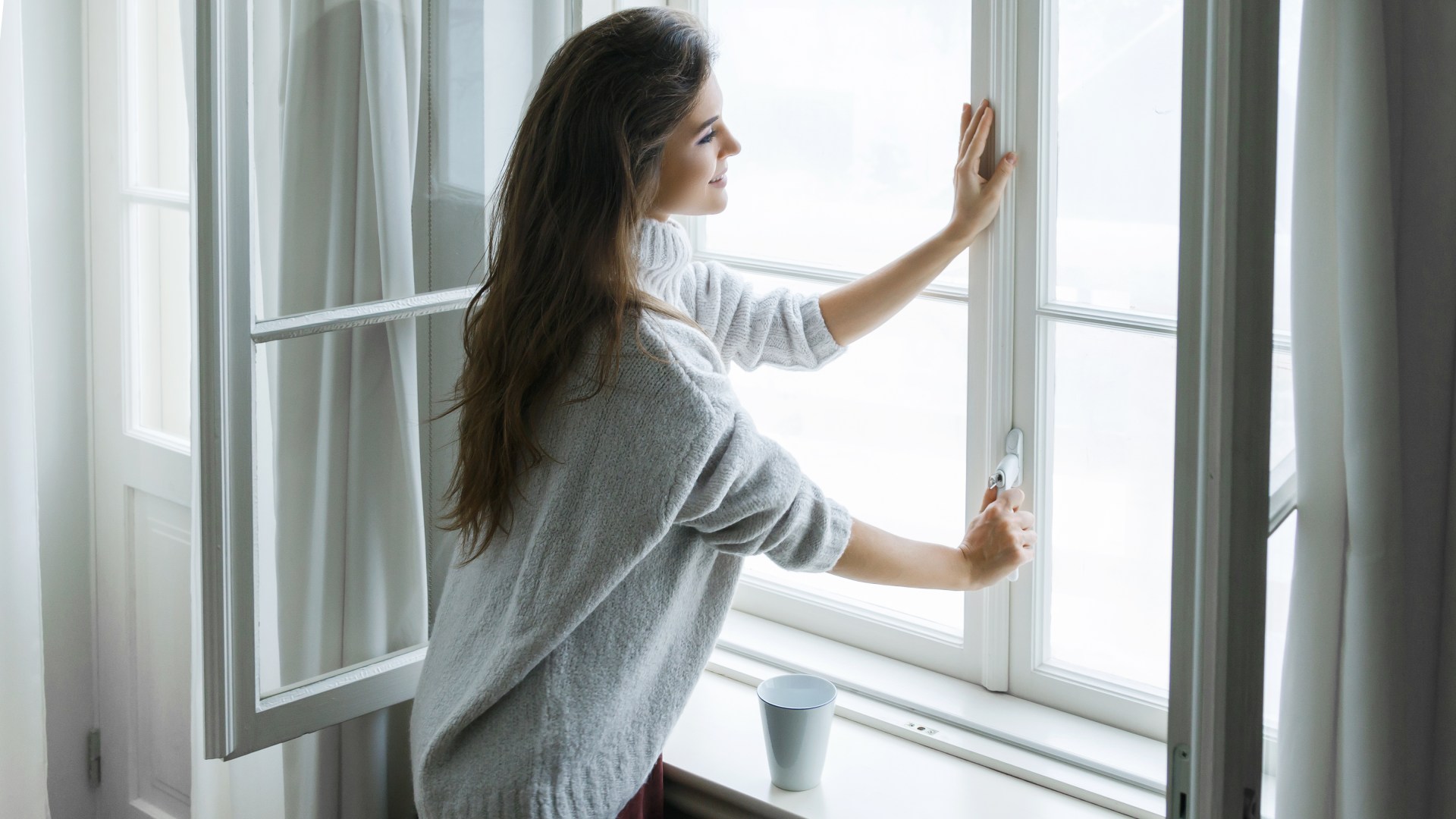 L’astuce peu connue pour les fenêtres qui vous aidera à chasser instantanément le rhume des foins – et vous avez la solution dans votre salle de bains