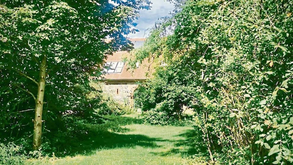 La victime du meurtre, Thomas B., voulait prendre sa retraite dans cette grange reconvertie à Wulfersdorf, dans le Brandebourg.