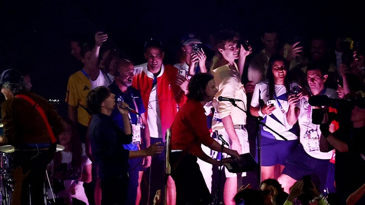 Cérémonie de clôture olympique : les athlètes prennent d’assaut la scène