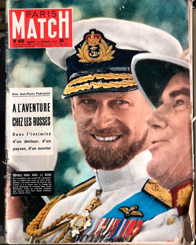 Le prince Philip avec une barbe en 1957 sur la couverture du magazine français Paris Match