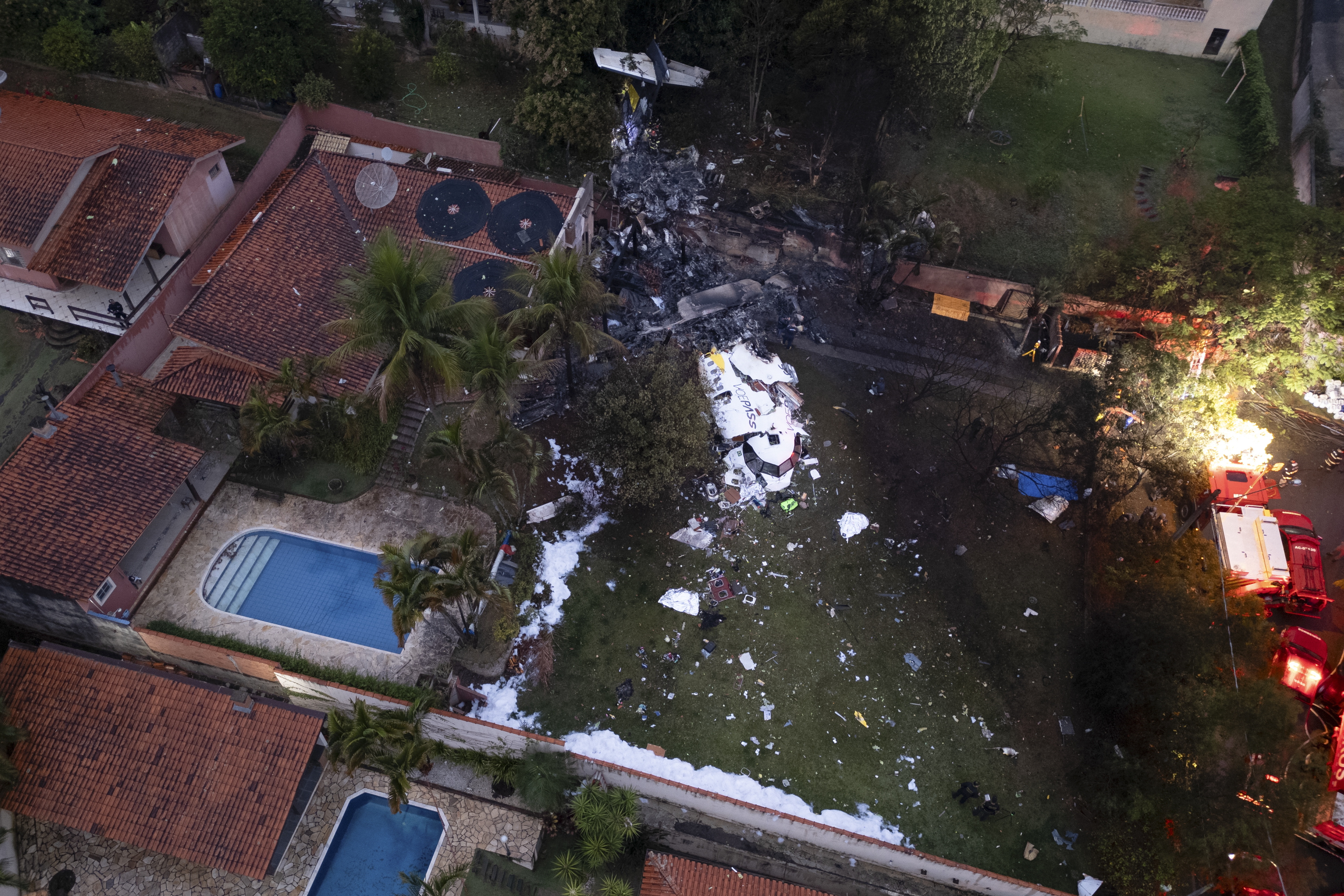 L'avion s'est écrasé à environ 80 km à l'ouest de Sao Paulo dans une zone résidentielle