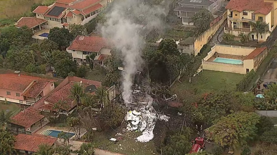 L'avion est tombé dans une zone résidentielle