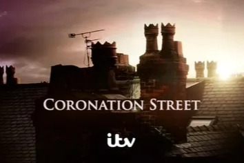 Les fans de Coronation Street sont choqués après avoir découvert que la star a une jumelle – qui est également apparue dans le feuilleton