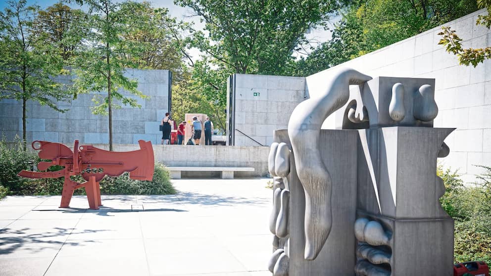 Le jardin de sculptures du bâtiment Mies van der Rohe a rouvert ses portes après rénovation en 2021