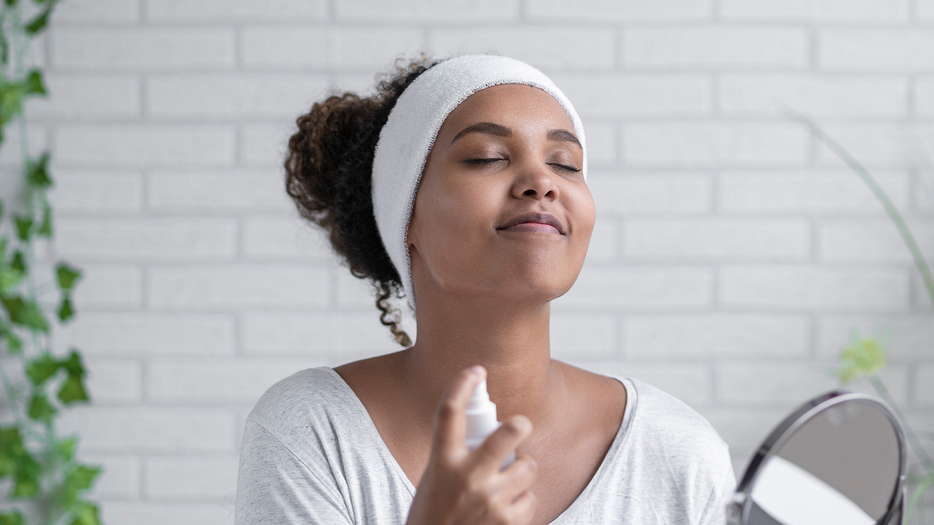 Mon astuce de fixation maintient mon maquillage en place dans la chaleur et la pluie – je l’ai utilisé comme nageuse synchronisée, mon achat à 6 $ fonctionne le mieux