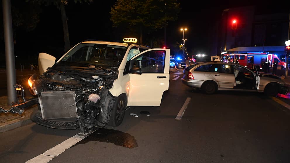 Le chauffeur de taxi a été transporté à l'hôpital