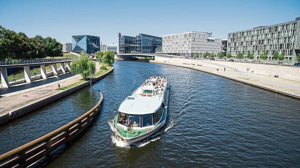 Pour de nombreux touristes et Berlin, sur les bateaux à vapeur de la Spree, cela signifie à toute vitesse vers le soleil !