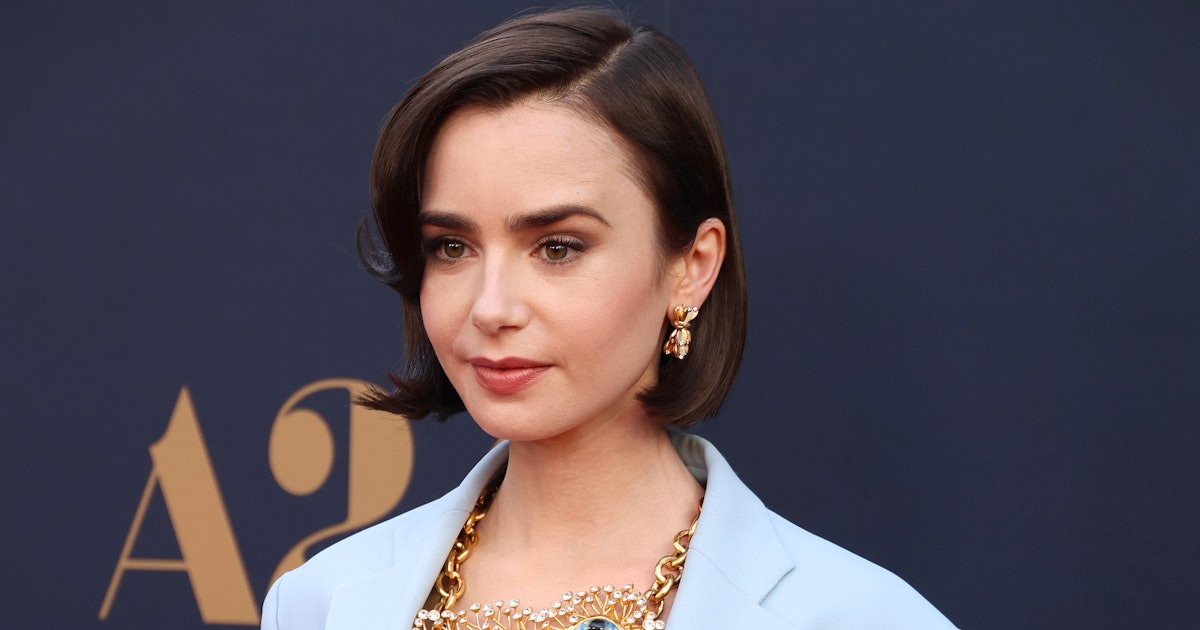 Lily Collins au défilé Saint Laurent pour le défilé « Emily in Paris » à Los Angeles