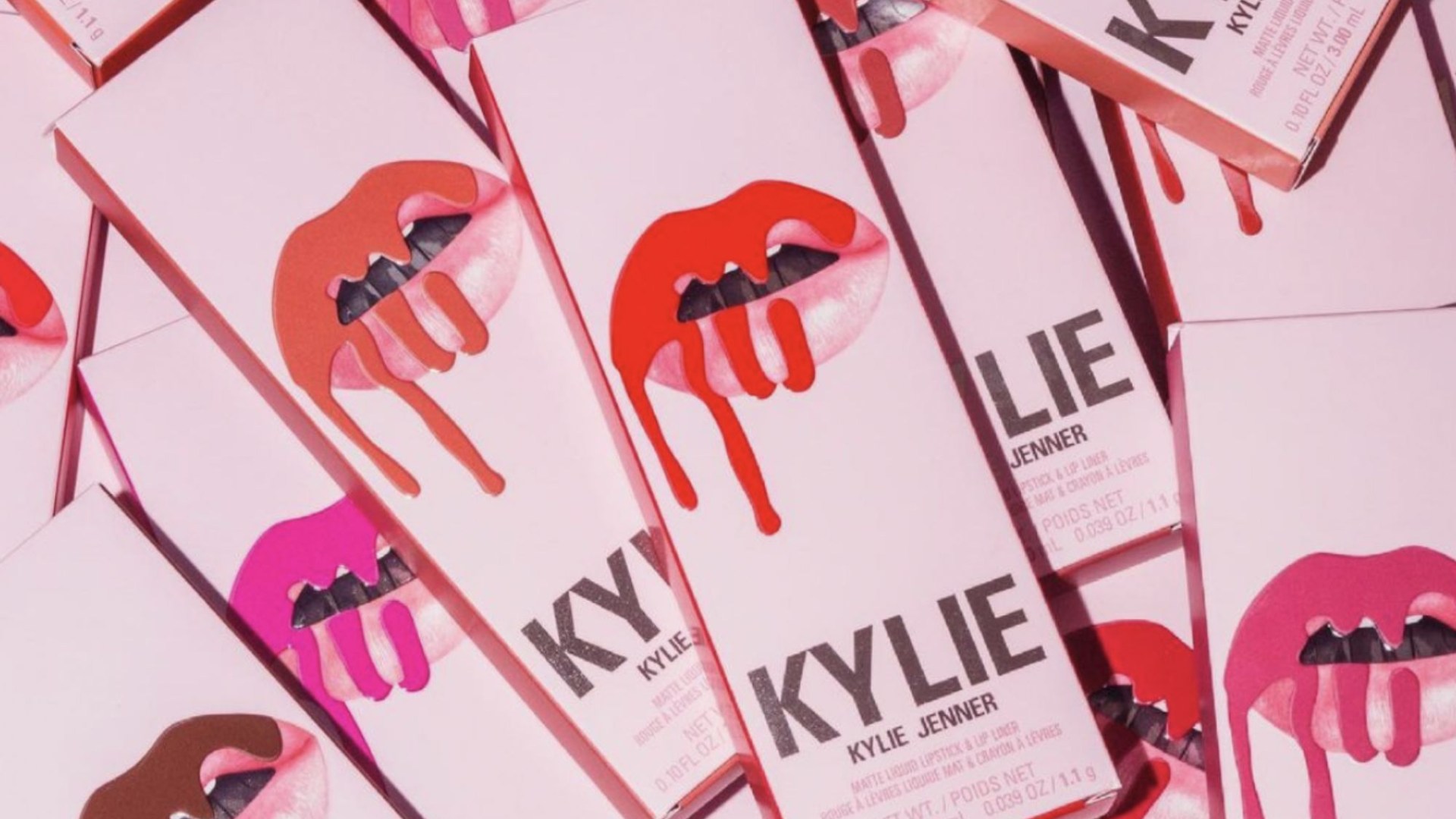 « C’est un super dupe », saluent les acheteurs du rayon intermédiaire d’Aldi pour un kit pour les lèvres à 4,49 £ presque identique à la version de Kylie Cosmetics