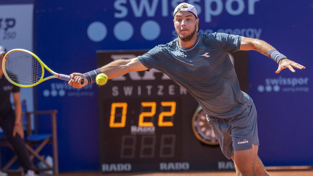 Retour en force ! Tsitsipas cuisine Struff