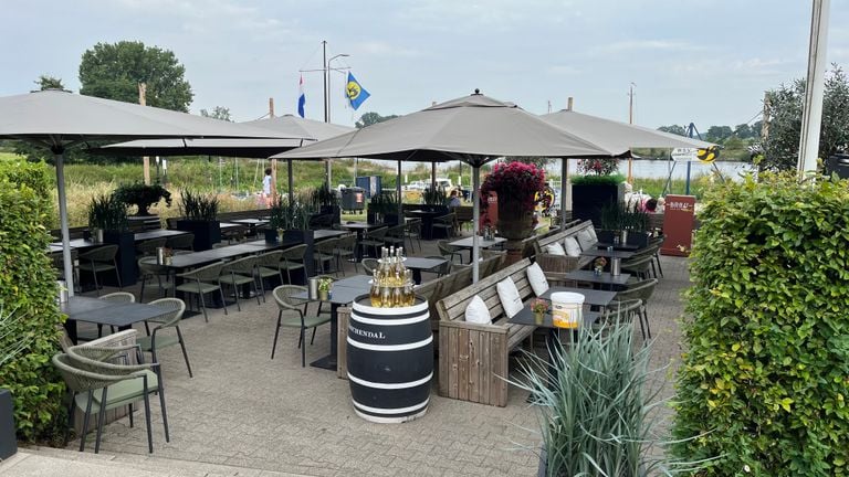 La terrasse de Brass aan de Maas doit temporairement disparaître (photo : Megan Hanegraaf).