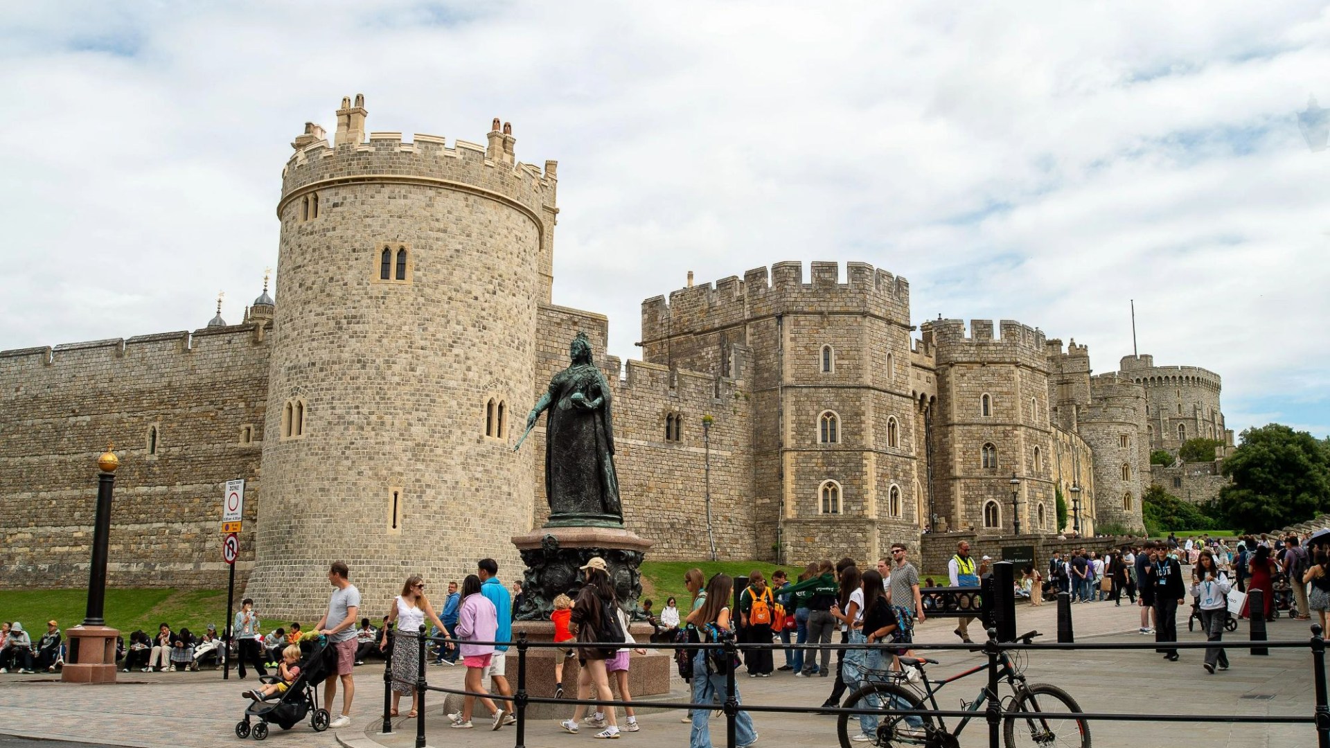 Des écologistes « complotent pour prendre d’assaut le château de Windsor et pénétrer dans des terrains royaux privés pendant trois jours de chaos »