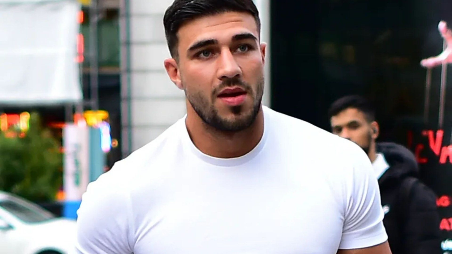 Tommy Fury perd 20 000 abonnés après avoir trompé et s’être séparé de Molly Mae – alors qu’elle est sur le point de gagner des MILLIONS