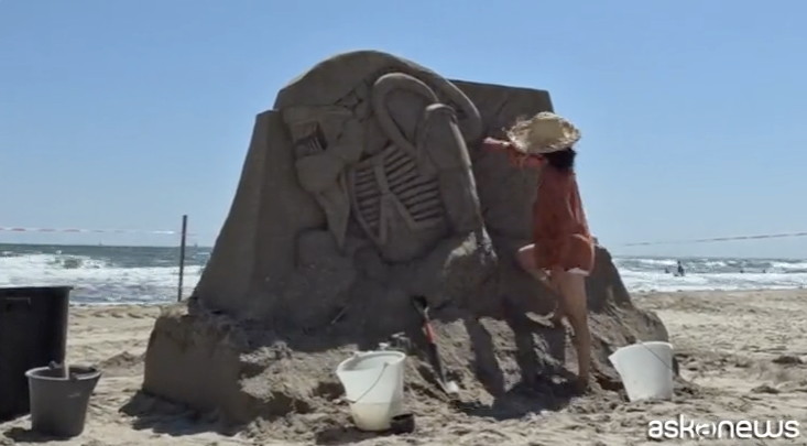 A Marina di Ravenna, une sculpture de sable célèbre « Alien : Romulus », actuellement au cinéma