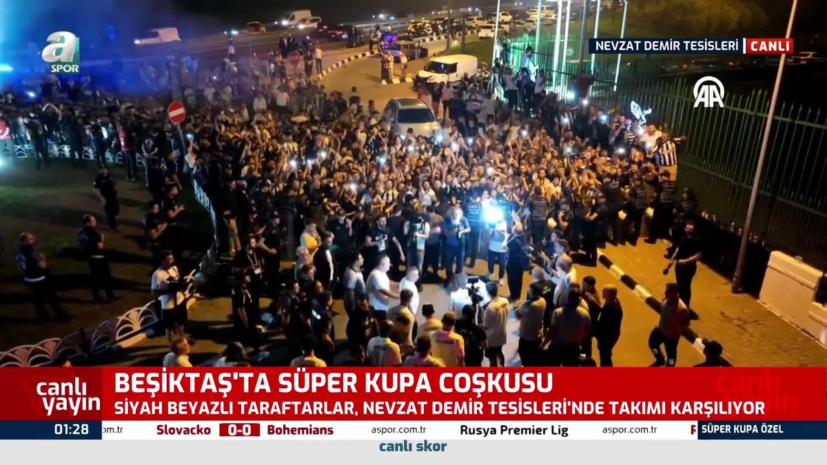 Accueil enthousiaste des supporters de Beşiktaş dans les équipes championnes de la Super Coupe !