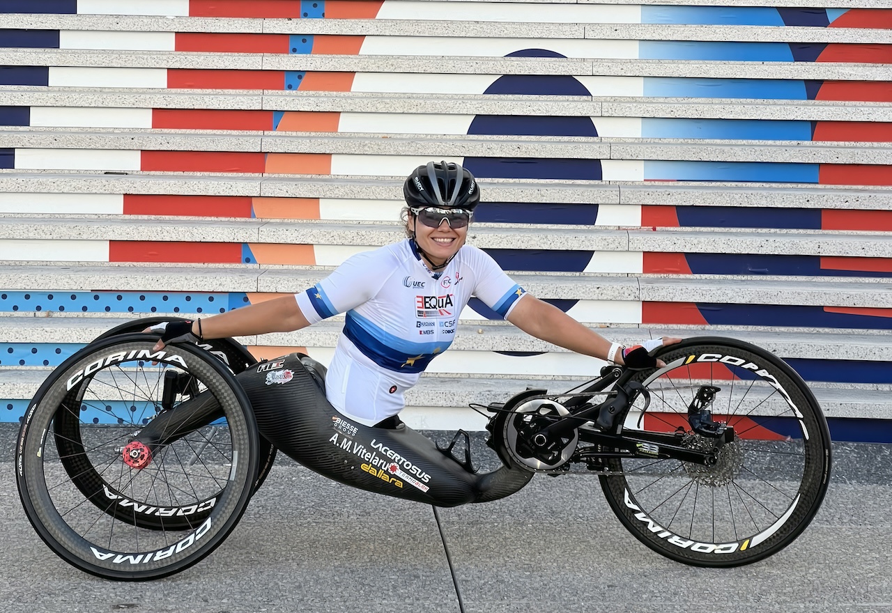 Ce sera en septembre dans les rues de Paris en handbike. Son talent et sa détermination l’ont amenée aux Jeux paralympiques. Mais aussi, dit-elle, la chance de deux rencontres. Le premier, avec un "ange" dans le centre commercial. La seconde, avec un certain Alex…