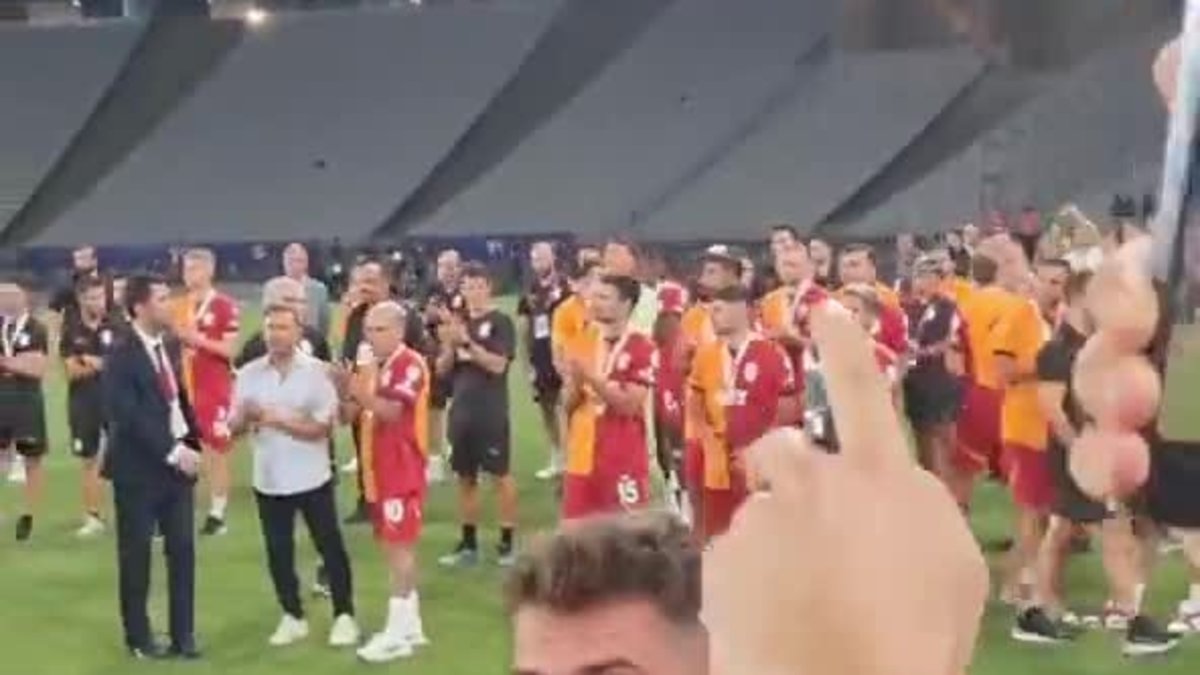 Comportement gentleman de la part des joueurs de Galatasaray !  Ils ont attendu ce moment