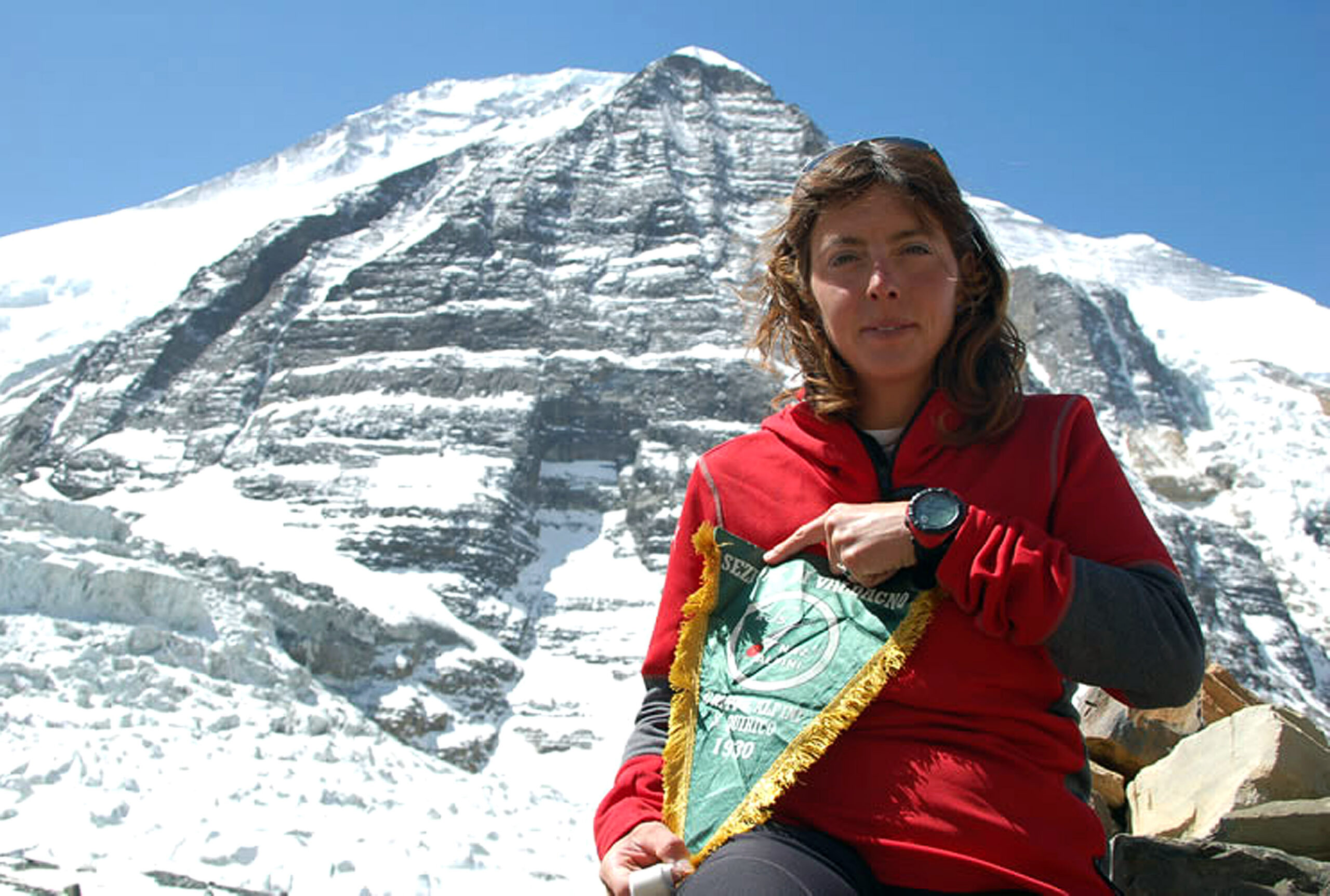 Dédié à  »el grio », le grillon, l’alpiniste de Vicence qui a perdu la vie en 2009 à Broad Peak, à l’âge de 31 ans. Et, avec elle, à toutes les femmes qui aiment la montagne. Tout juste inauguré, le centre proposera des accueils et des formations. Et cela encouragera l’autonomisation des femmes pour soutenir le tourisme de montagne.